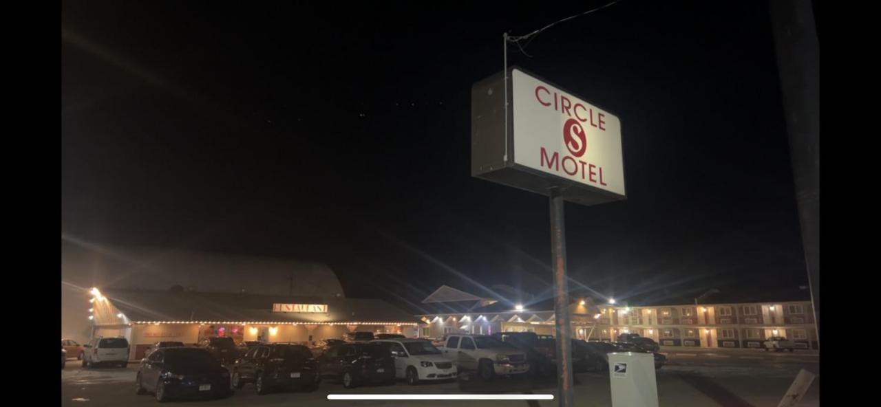 Circle S Motel Cozad Exterior photo