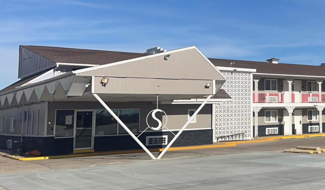 Circle S Motel Cozad Exterior photo